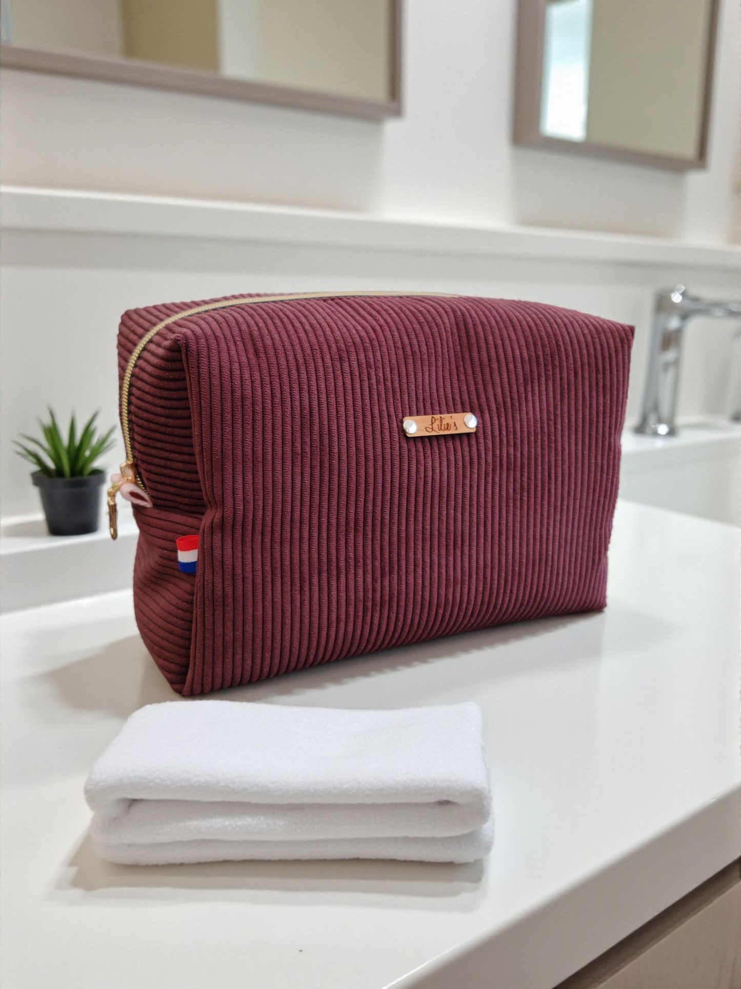 Lison - La trousse de toilette en velours côtelé prune - taille M