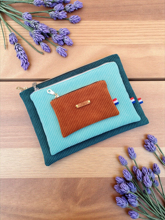 La pochette personnalisable en velours côtelé