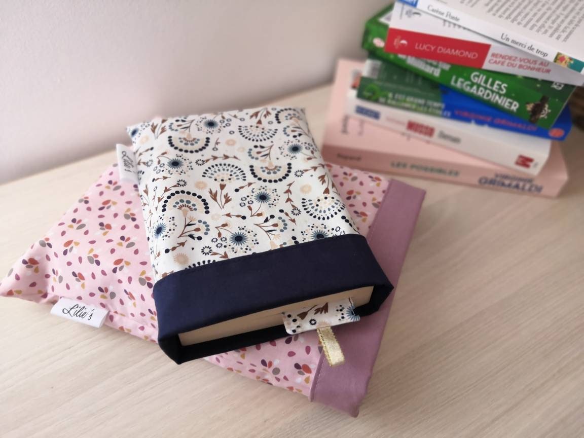 Pochette livre de poche -LILIE- + marque page personnalisable