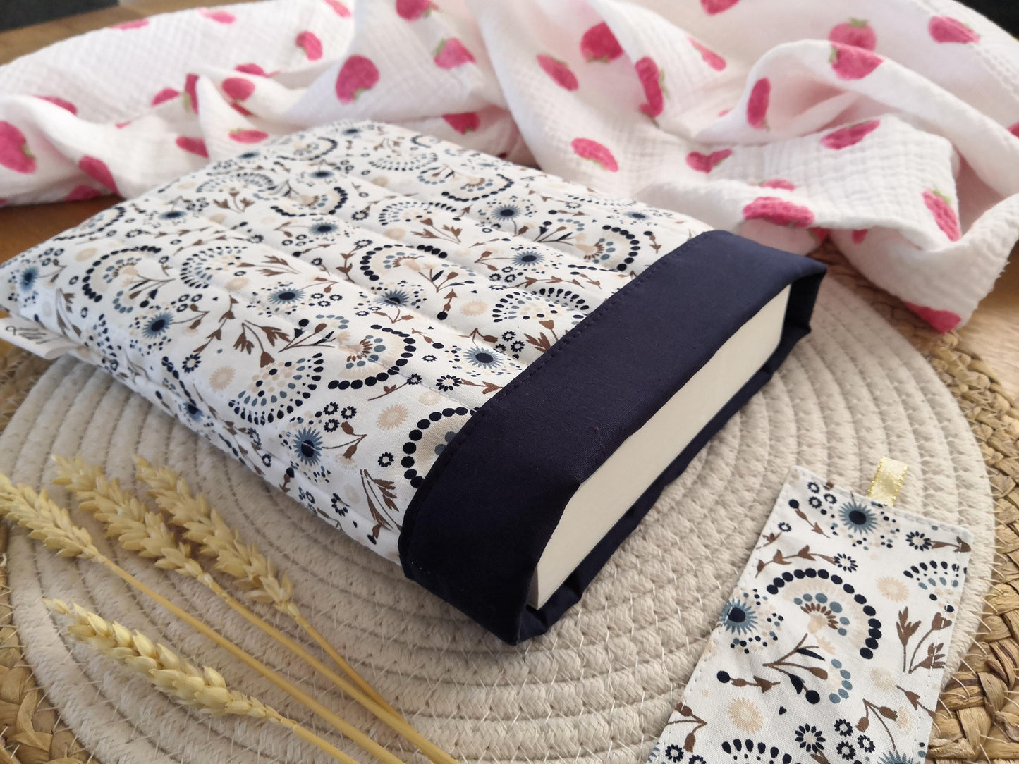 Pochette livre de poche -LILIE- + marque page personnalisable